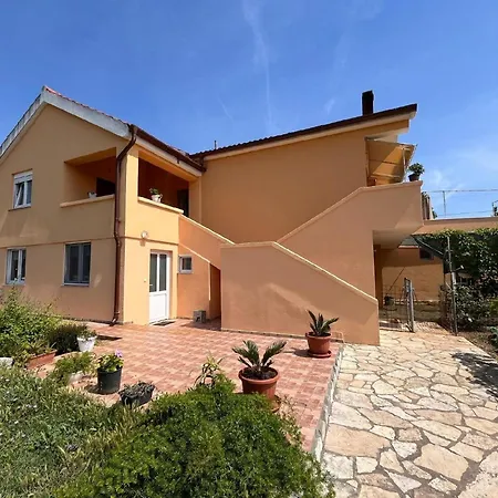 Ferienwohnung In Privlaka Mit Garten Und Grill アパート